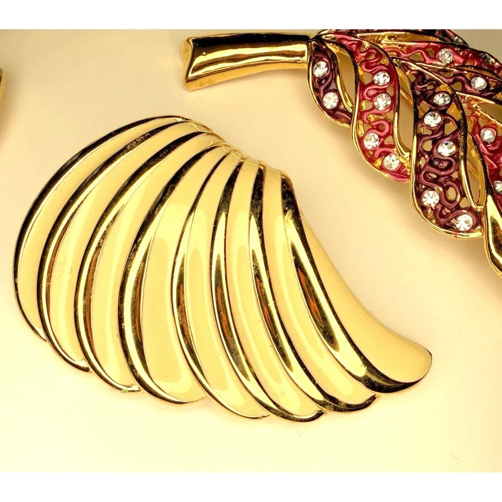 Vintage Leaf Brooch Lot Gold Tone Enamel Rhinestone Pins Blue Pink Green 4pc